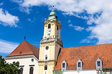 当贞子从《黎明杀机》里的电视机中爬出时，你会感到“惊喜”吗？